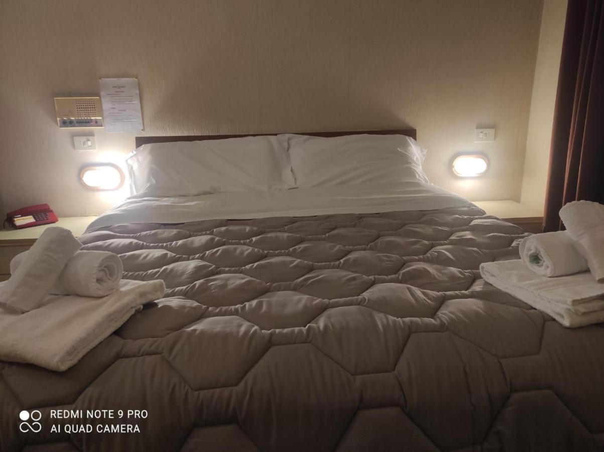 Hotel Centrale Κιούζι Εξωτερικό φωτογραφία